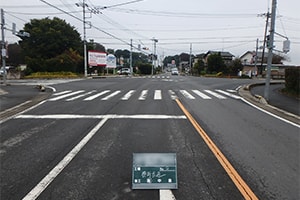 施工実績1: 横断歩道 施工前